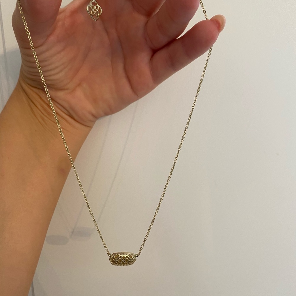 Gold Kendra necklace